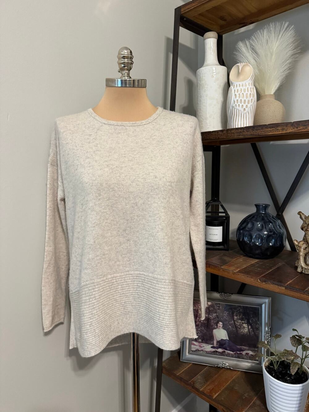 Velvet By Graham & Spencer Ivory Heathered 100% Cashmere Sweater Women’s Size SM